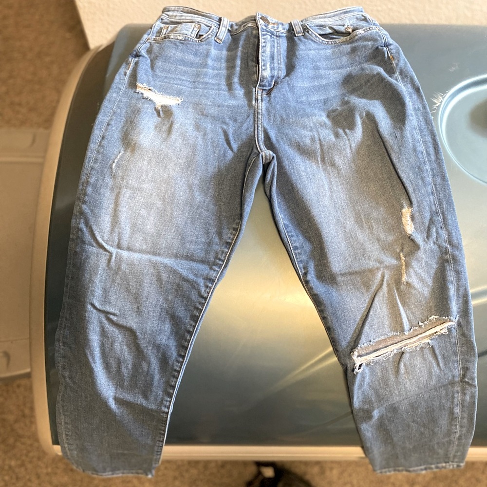 Flying Monkey Hight Rise Capri Jean
